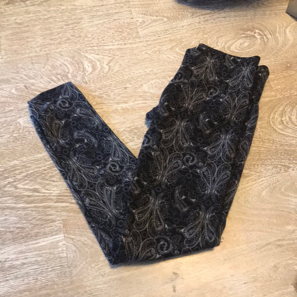 Paisley print  leggings like new